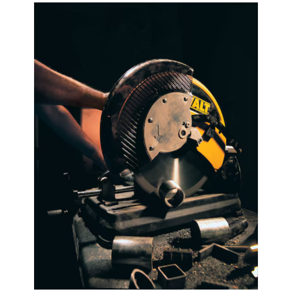 Scie tronçonneuse à disque carbure dw872