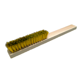 BROSSE JOAILLERIE MANCHE BOIS LG.220 MM 4 RANGS LAITON ONDULÉ 0,15 MM Osborn BROSSE JOAILLERIE MANCHE BOIS LG.220 MM 4 RANGS LAITON ONDULÉ 0,15 MM Osborn